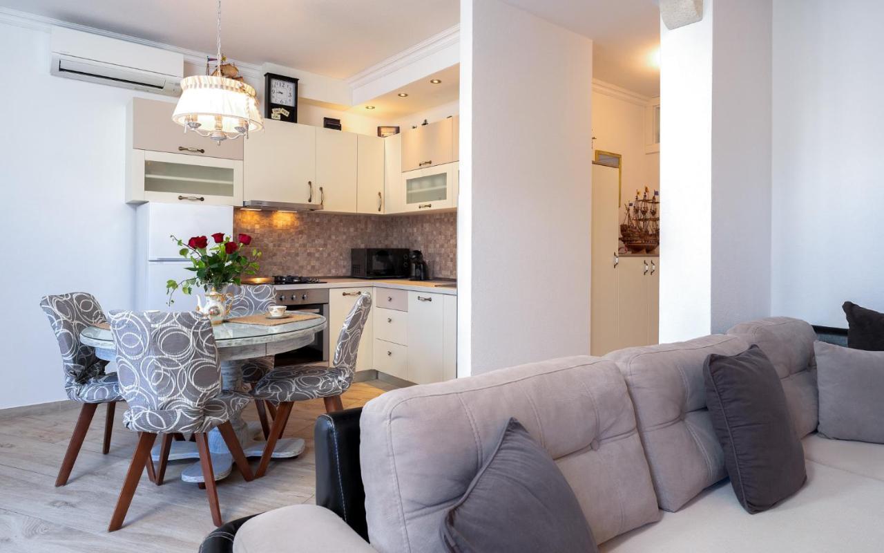 Villa Capitis In The Center- Luxury Apartment With Swimming Pool ฮวาร์ ภายนอก รูปภาพ
