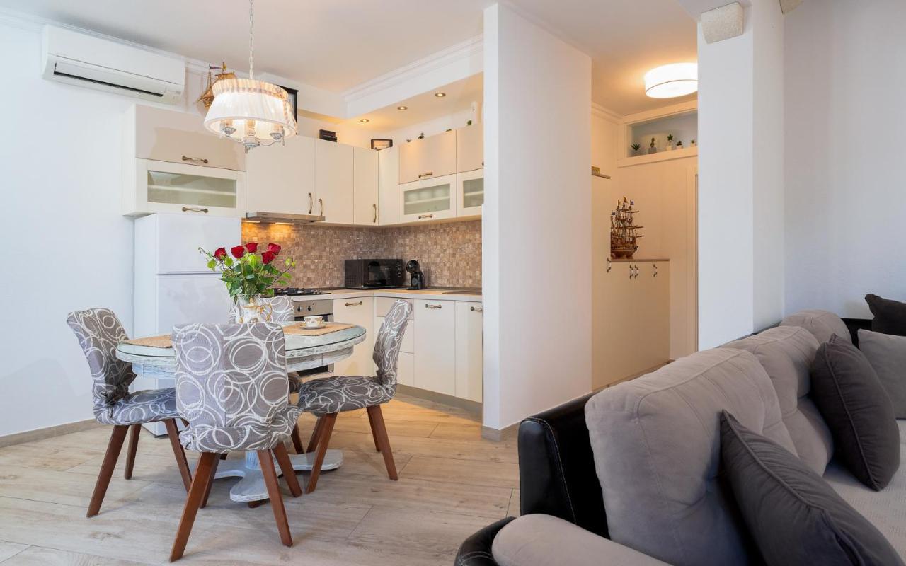 Villa Capitis In The Center- Luxury Apartment With Swimming Pool ฮวาร์ ภายนอก รูปภาพ